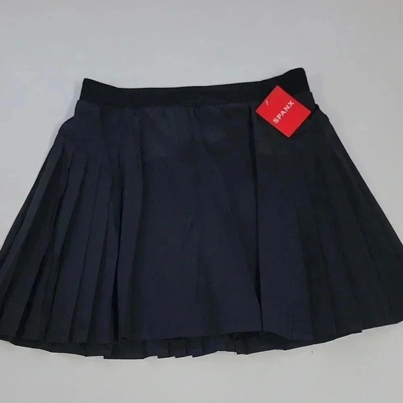 New Spanx get moving skort pleated black skirt - Picture 2 of 10